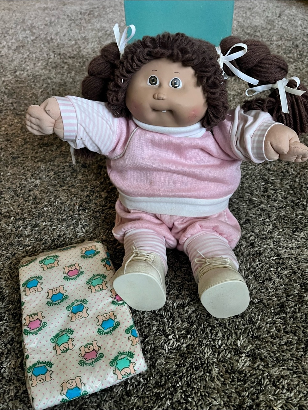 Vintage 1983 Cabbage Patch Kids Doll Original outfit Brown hair Brown eyes